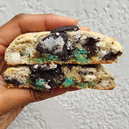 Moo Moon - an UniCookies Original - UniCookies - A cookies n cream cookie with a peanut butter macaron center. Moo Moon, UniCookies, The Blessed 6